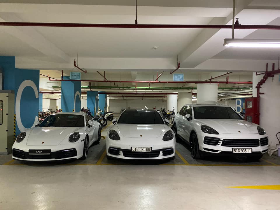 Bộ 3 Porsche màu trắng trong garage của Cường Đô la