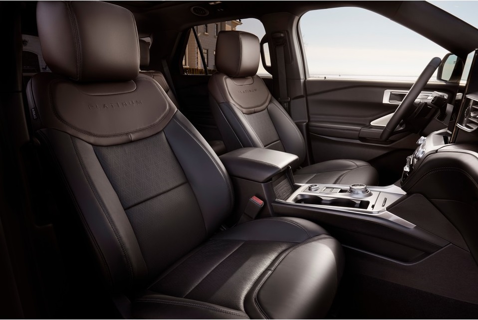 Tất cả các ghế ngồi trên Ford Explorer đều được bọc da cao cấp. Tất cả các ghế ngồi trên Ford Explorer đều được bọc da cao cấp.