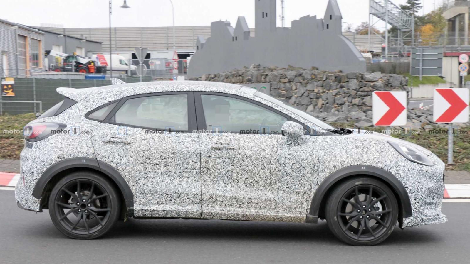 Ford Puma ST chạy thử tại Đức sở hữu bodykit hầm hố hơn.