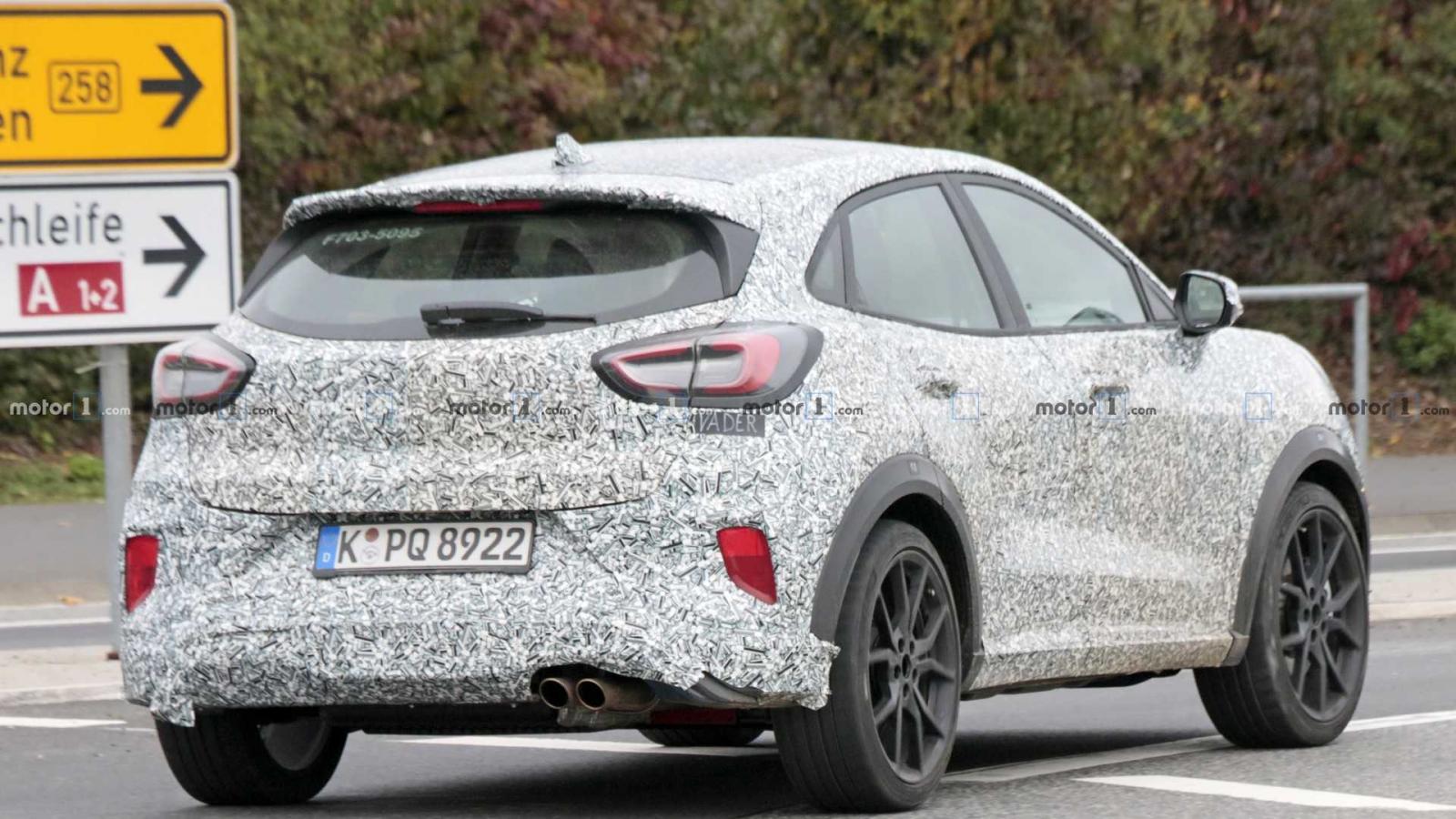 Ford Puma ST sở hữu ống xả kép lệch một bên.