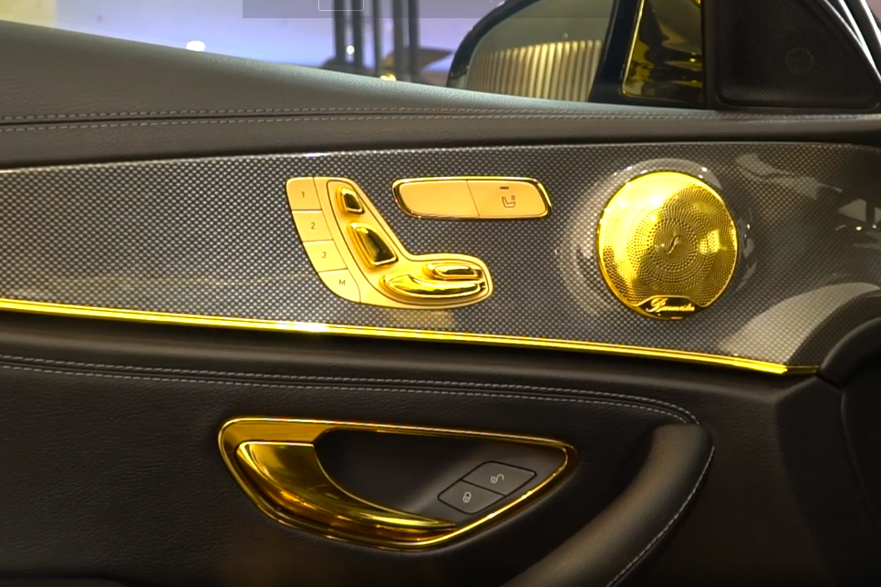 Nội thất mạ vàng Mercedes E300 AMG 1.