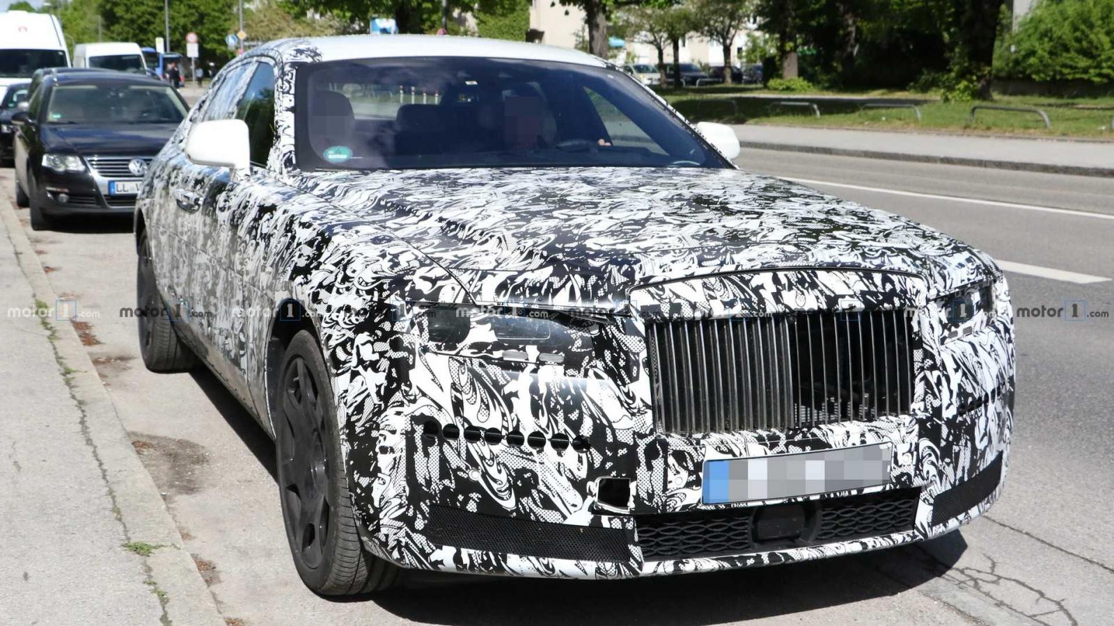 Rolls-Royce Ghost 2021 sở hữu lưới tản nhiệt truyền thống.