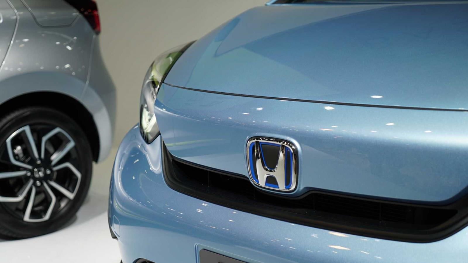 Đánh giá xe Honda Jazz 2020: logo đầu xe