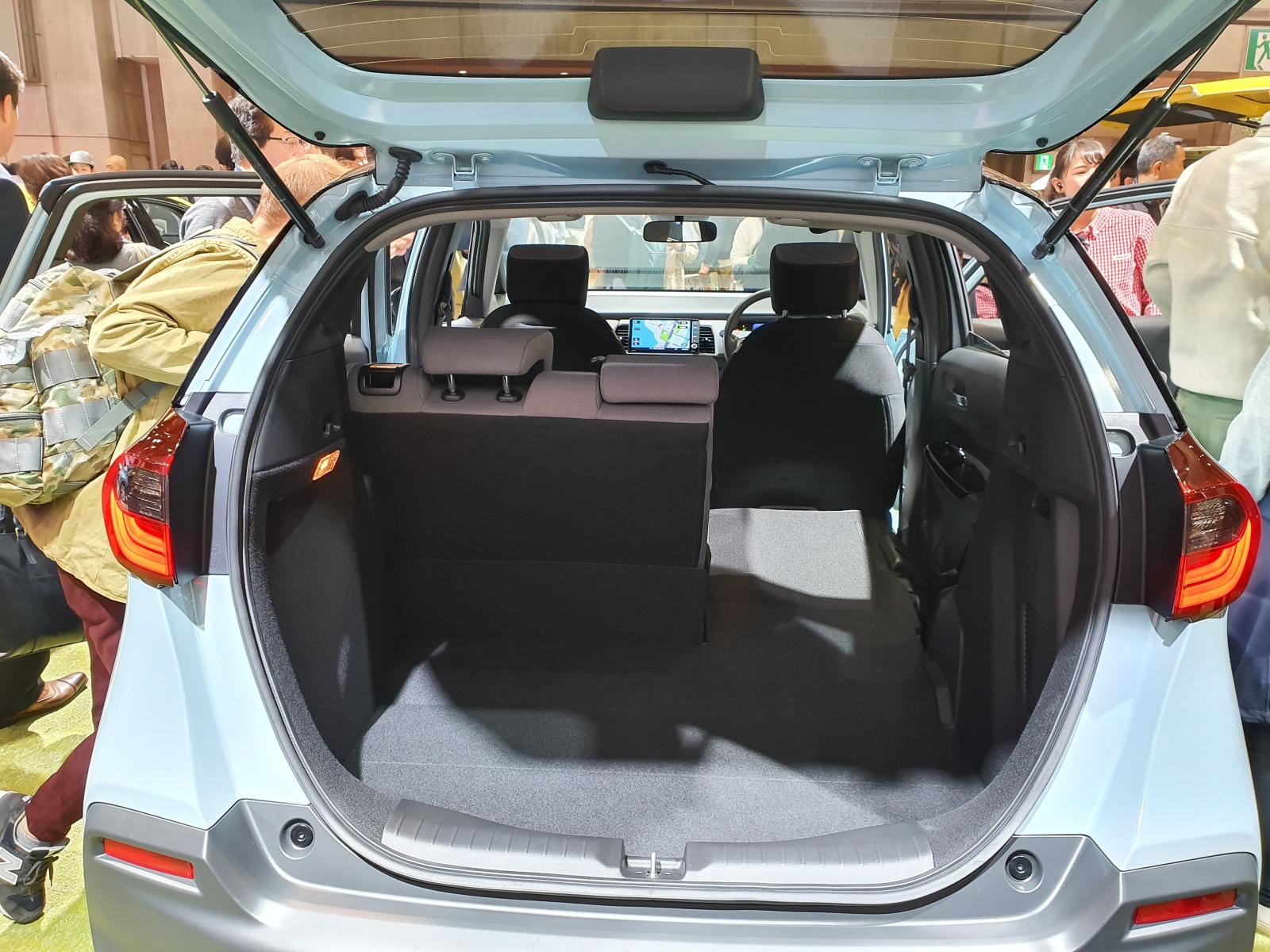 Đánh giá xe Honda Jazz 2020: khoang hành lý của xe 1