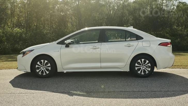 Toyota Corolla 2020 sedan điều chỉnh giá nhẹ