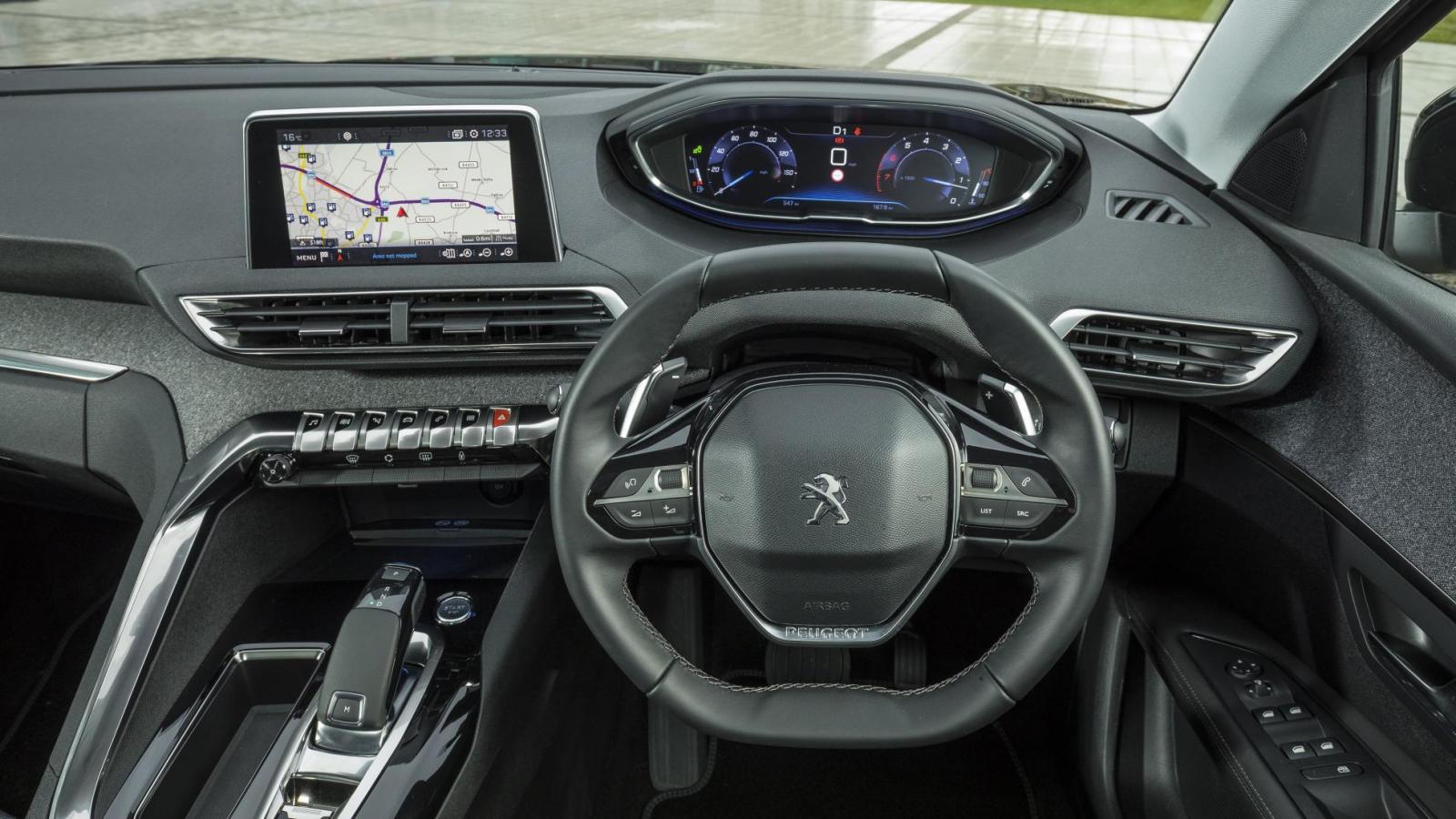 Vô lăng trên Peugeot 3008 2019 được bọc da Mistral Vô lăng trên Peugeot 3008 2019 được bọc da Mistral