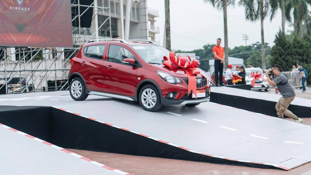 650 xe VinFast Fadil đã được bàn giao cho khách Việt