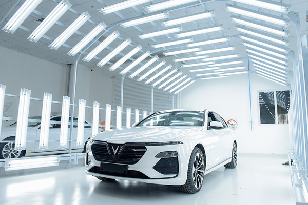 Khách hàng của bộ đôi VinFast LUX 