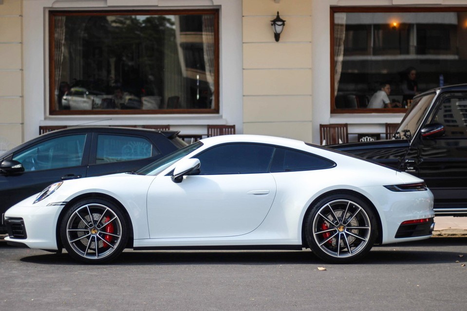 Porsche 911 Carrera S được bổ sung chế độ lái Porsche Wet.