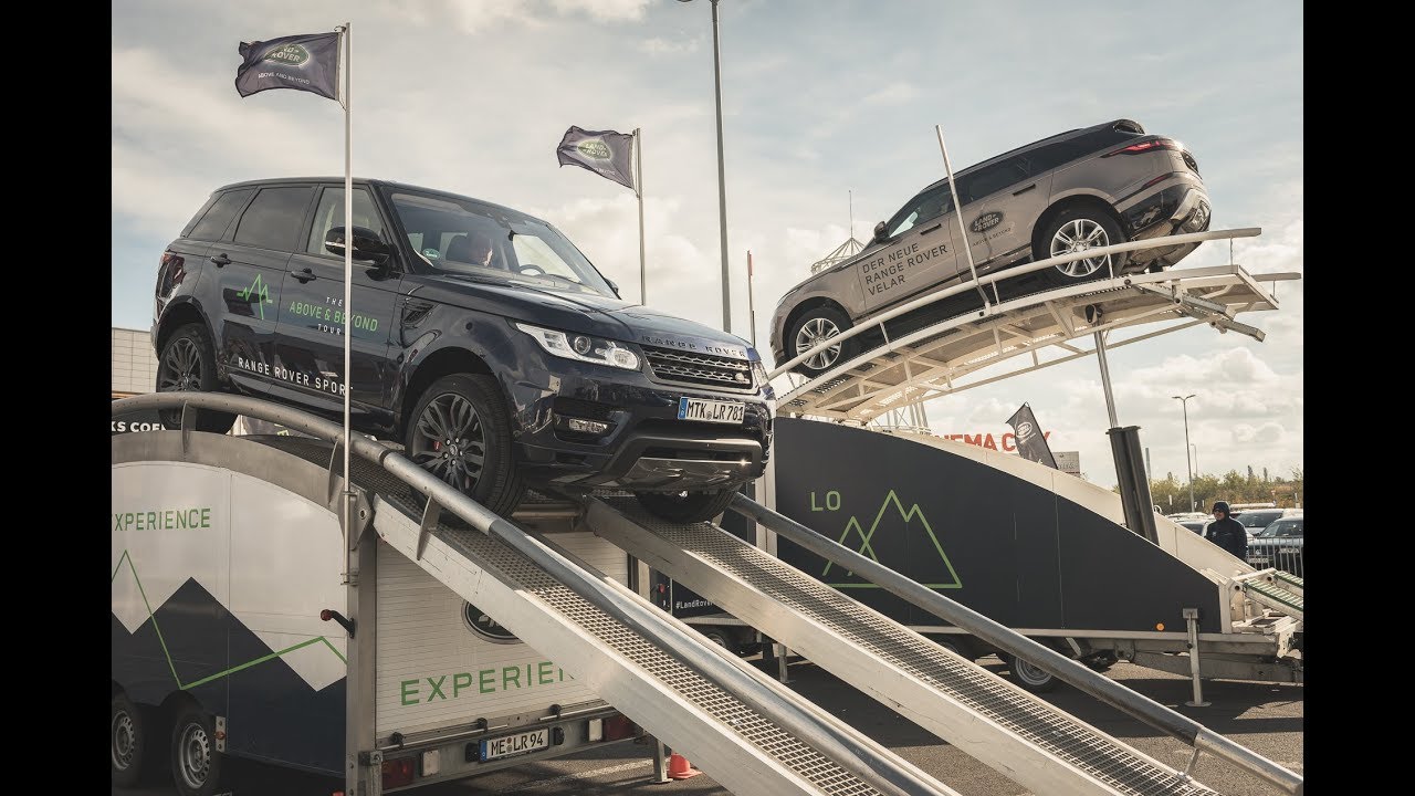 Các thiết bị mô phỏng địa hình tạo nên những bài thử đầy thách thức dành cho các mẫu xe Range Rover.