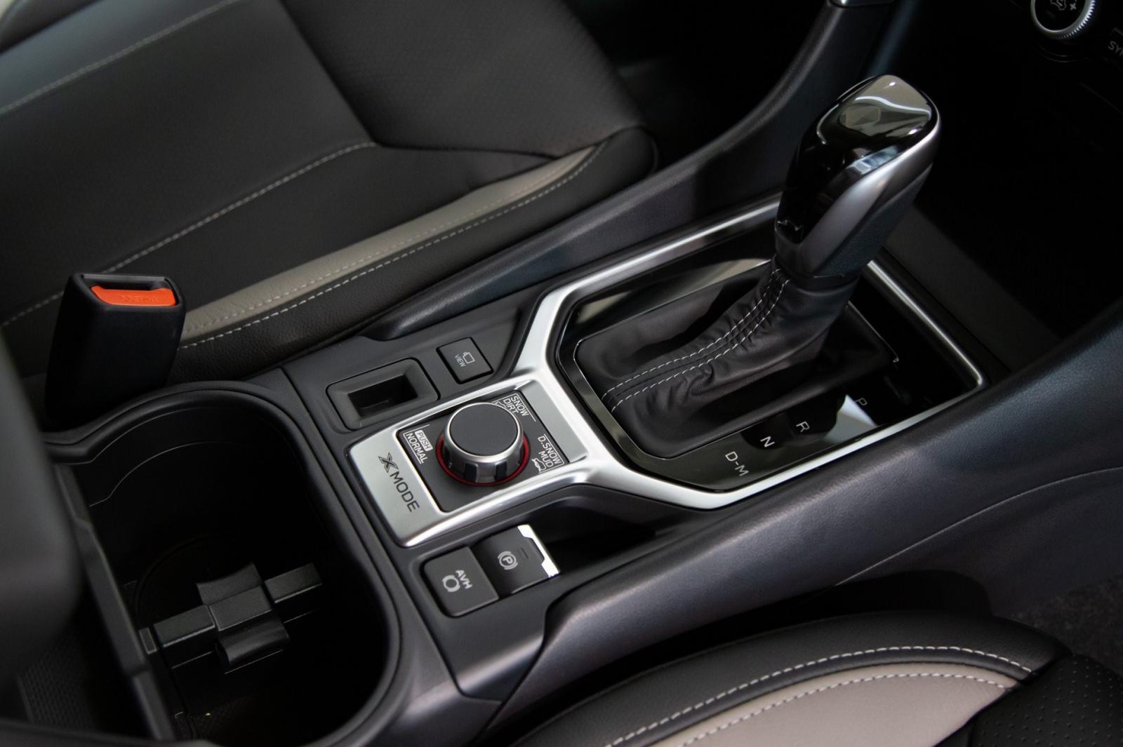 Cần số Subaru Forester GT edition.