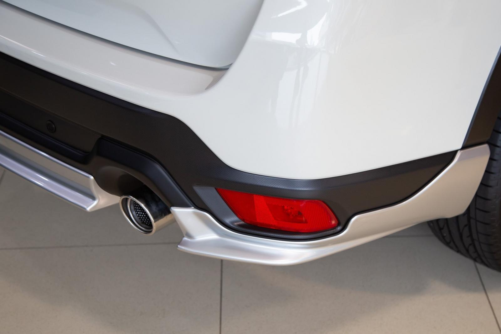 Ống xả đơn dạng tròn trên Subaru Forester GT edition.