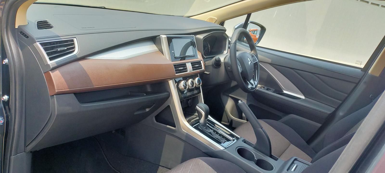 Mitsubishi Xpander Cross 2020 - MPV lai crossover ra mắt.