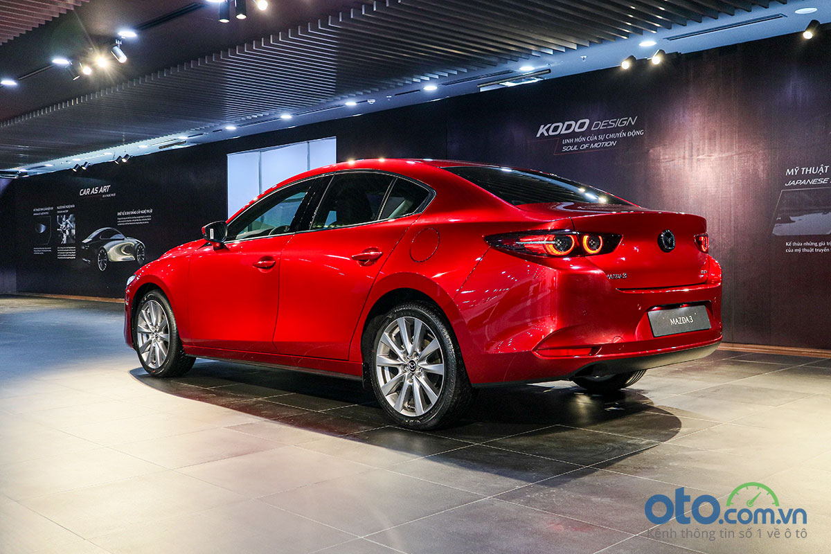 Đánh giá xe Mazda 3 2020 1.5L: Đuôi xe nổi bật với cụm đèn hậu LED hoàn toàn mới.
