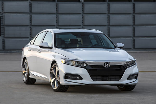 Honda Accord mang đường nét thiết kế Châu Âu rất thanh lịch và sang trọng Honda Accord mang đường nét thiết kế Châu Âu rất thanh lịch và sang trọng