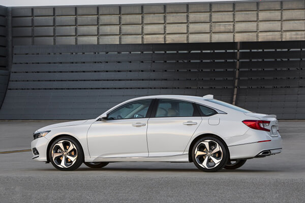 Hông xe Honda Accord chinh phục khách hàng khi có thân hình rất thể thao Hông xe Honda Accord chinh phục khách hàng khi có thân hình rất thể thao