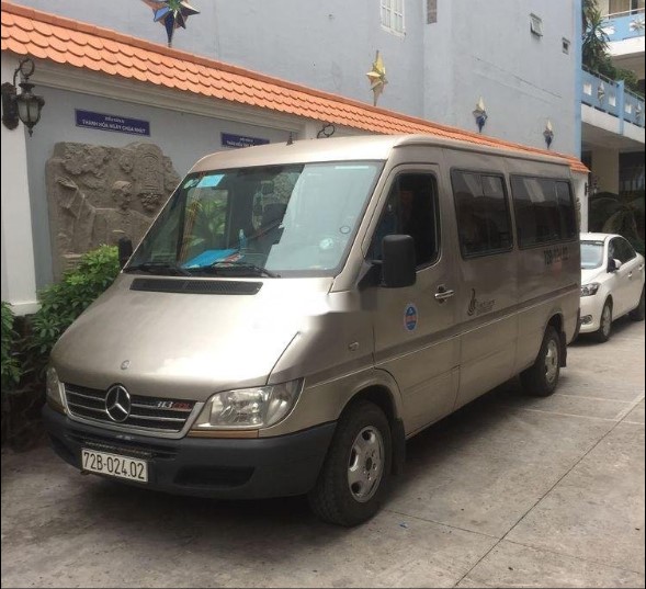 Mercedes-Benz Sprinter 2006: giá 200 triệu đồng.