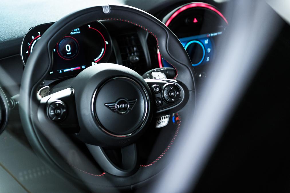 [Los Angeles 2019] MINI John Cooper Works GP 2020 có nội thất hiện đại, bắt mắt