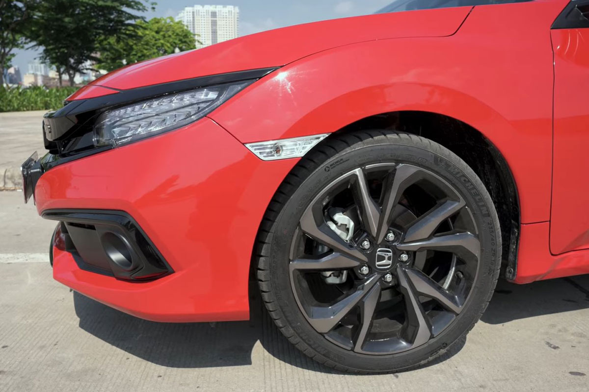 So sánh xe Mazda 3 2020 với Honda Civic RS 2020: a