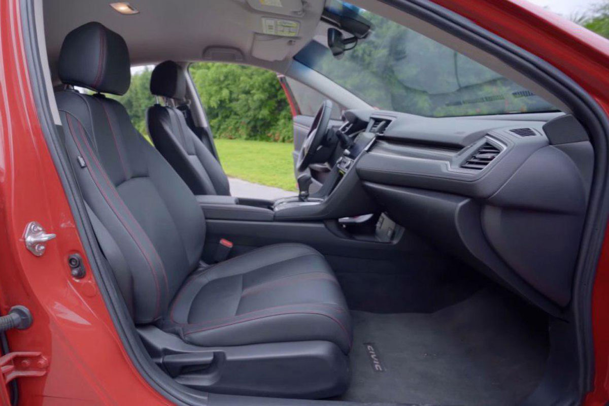 So sánh xe Mazda 3 2020 với Honda Civic RS 2020: a