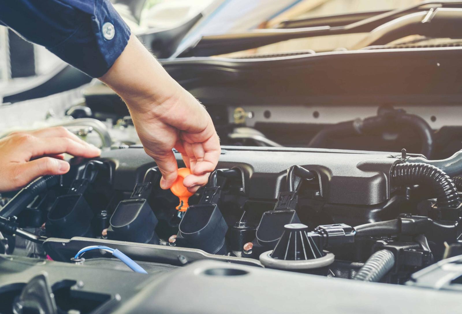 Kinh nghiệm lái xe ô tô đường dài an toàn đó là cần kiểm tra xe thật kỹ trước khi khởi hành.