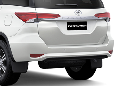 Đuôi xe Toyota Fortuner thể hiện những đường nét sang trọng Đuôi xe Toyota Fortuner thể hiện những đường nét sang trọng