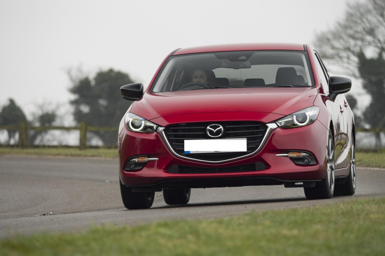 So sánh qua ảnh xe Mazda 3 Sport 2020 và đời cũ a6
