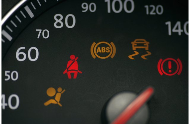 Vô số đèn báo trên xe ô tô có ý nghĩa gì?.