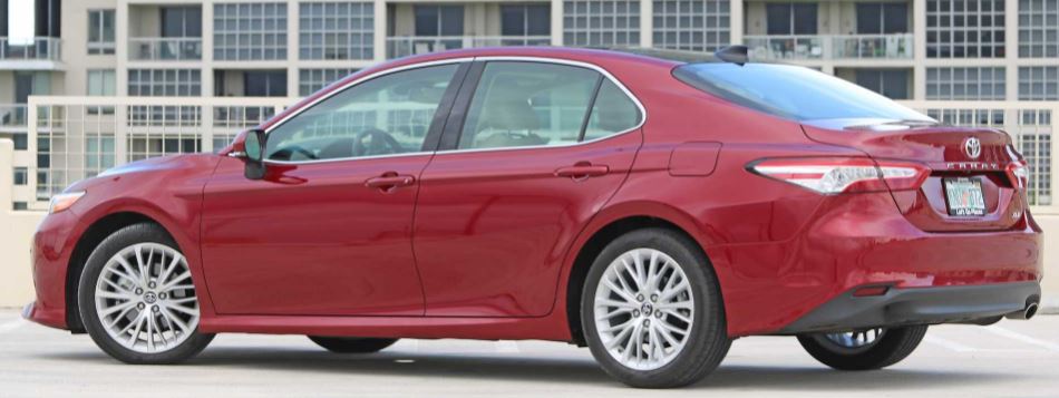 Nhược điểm Toyota Camry XLE 2019 - Tùy chọn bổ sung tăng cao giá xe