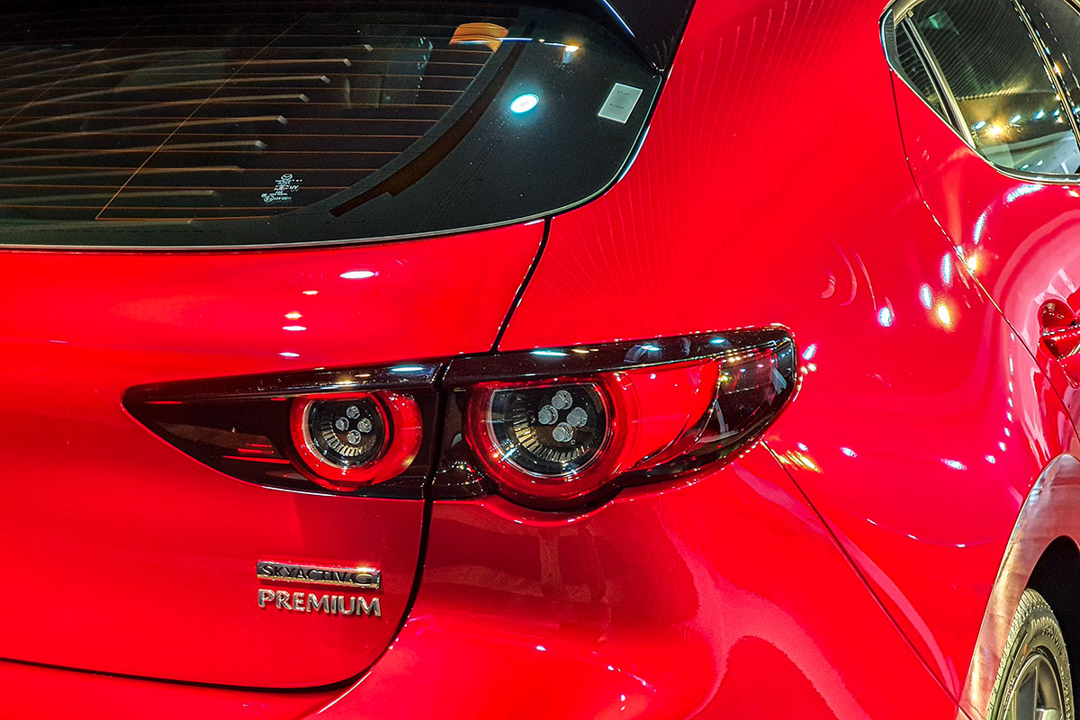 So sánh qua ảnh xe Mazda 3 Sport 2020 và đời cũ a15