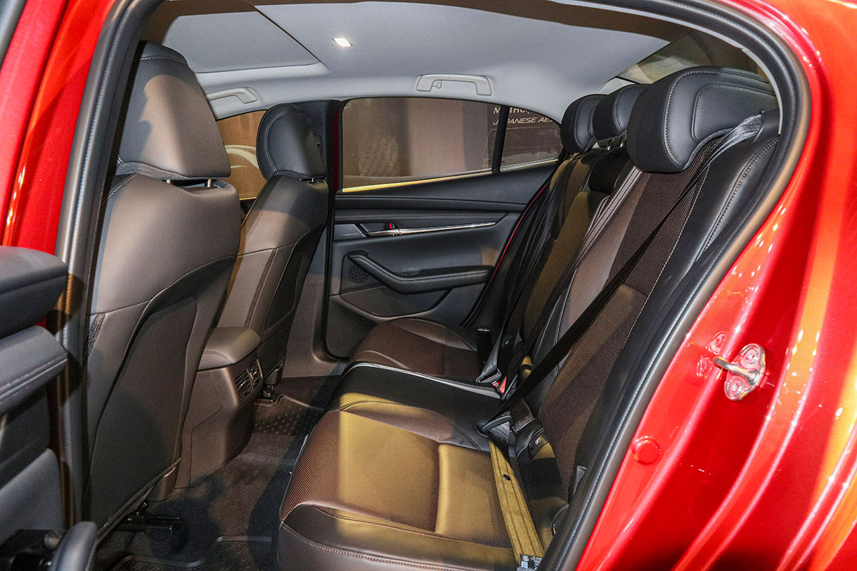 So sánh qua ảnh xe Mazda 3 Sport 2020 và đời cũ a23
