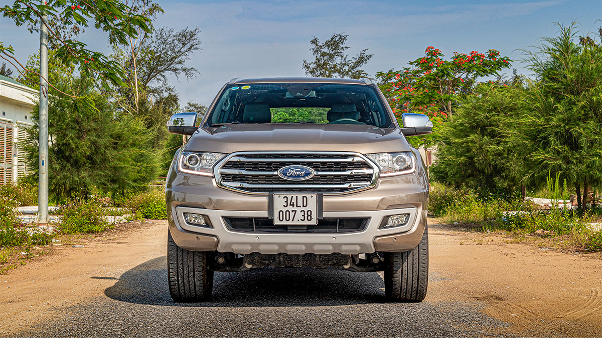 So sánh xe Mazda CX-8 2019 và Ford Everest 2019: Đầu xe Everest mới Đầu xe Ford Everest 2019