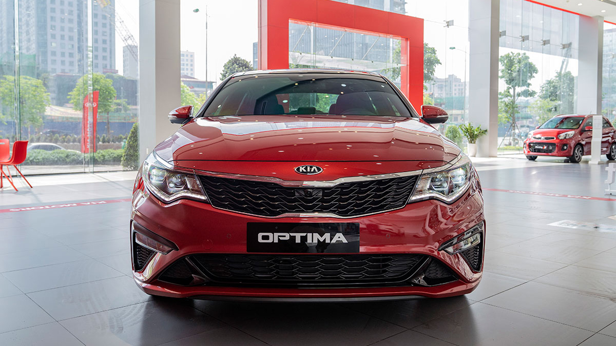 So sánh xe Mazda 3 2020 và Kia Optima 2020 a3