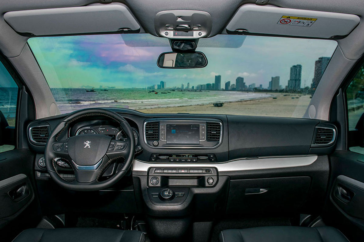 Peugeot Traveller 2019 giảm 50 triệu đồng tại Việt Nam a4