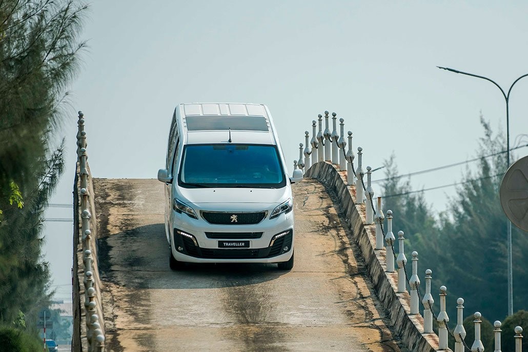 Vay mua xe Peugeot Traveller 2020 trả góp: Lãi suất ngân hàng nào hấp dẫn? a7