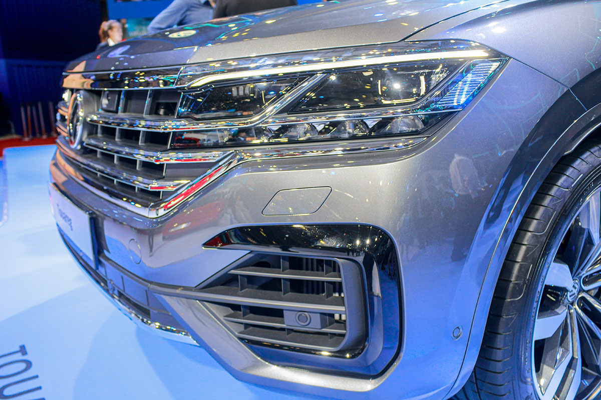 Đèn pha ma trận tích hợp dải đèn LED ấn tượng VW Touareg 2020