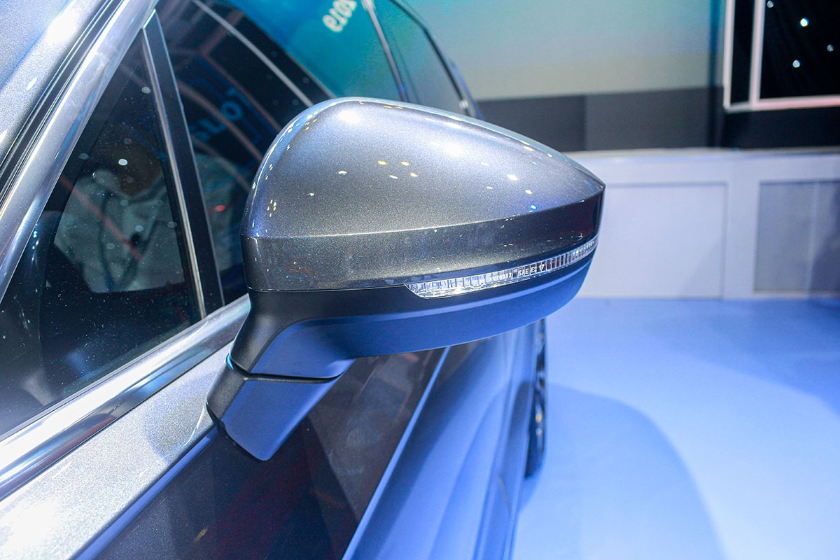 Tay nắm cửa VW Touareg 2020.