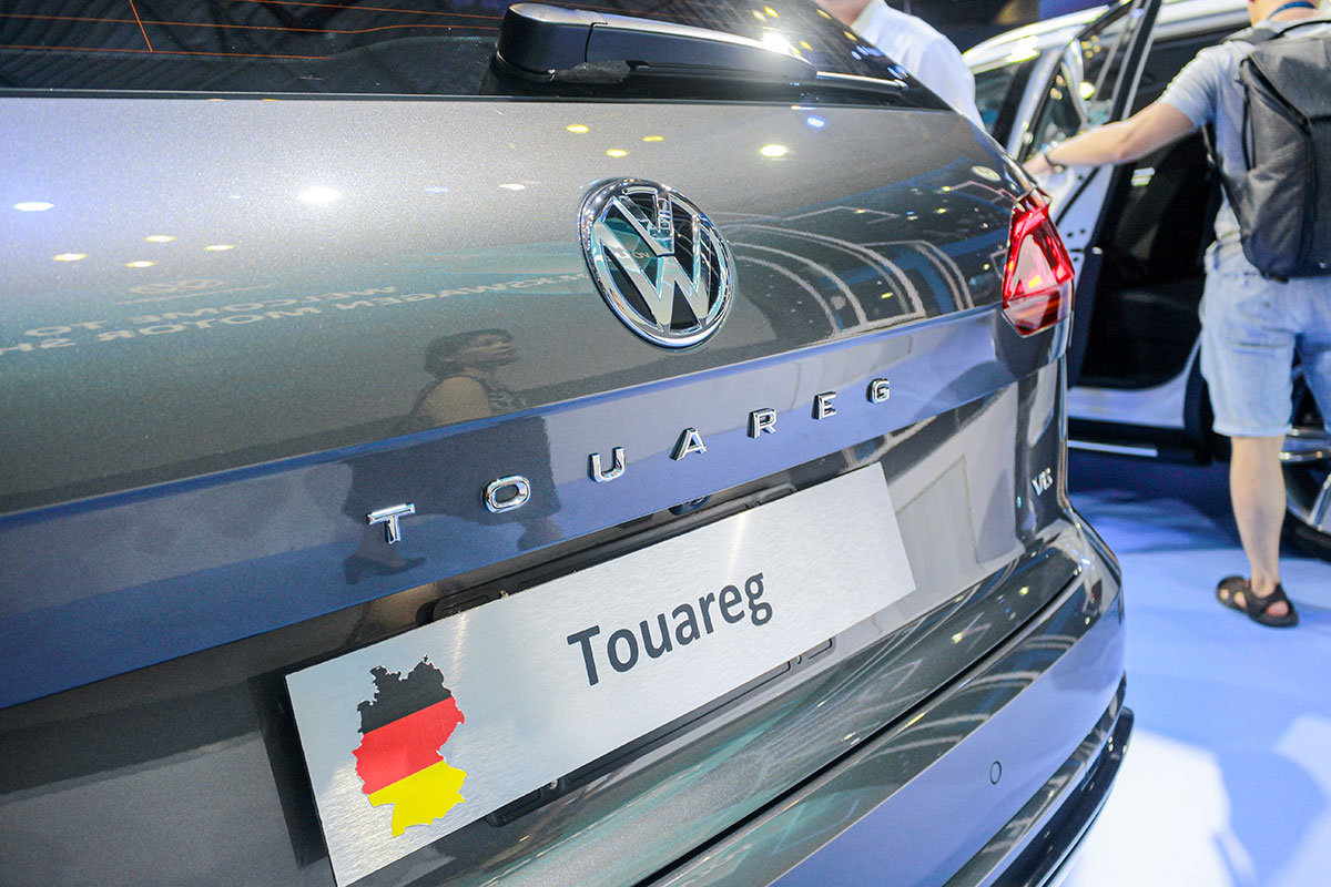 Logo Touareg 2020 phía sau xe.