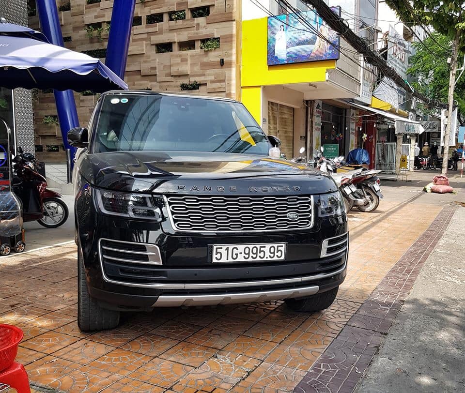 Việt Nam đã có chiếc Range Rover SVAutobiography 2019 chính hãng đầu tiên ra biển trắng A4