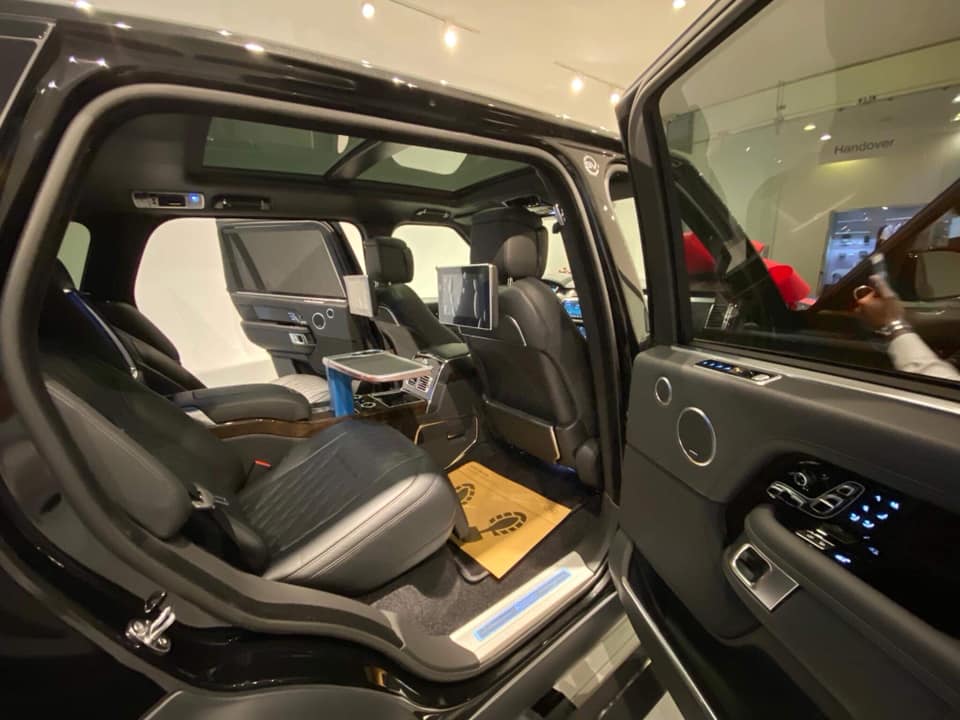 Việt Nam đã có chiếc Range Rover SVAutobiography 2019 chính hãng đầu tiên ra biển trắng 2 Việt Nam đã có chiếc Range Rover SVAutobiography 2019 chính hãng đầu tiên ra biển trắng A2