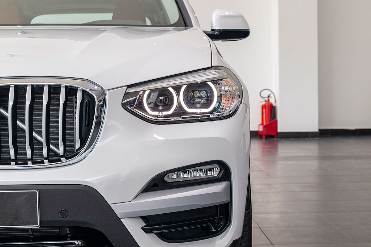 Đánh giá xe BMW X3 2019: Đèn sương mù dạng LED.
