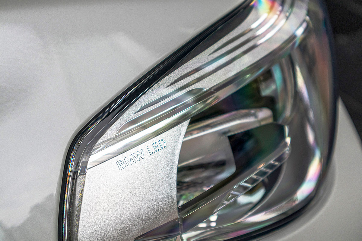Đánh giá xe BMW X3 2019: Đèn pha sử dụng công nghệ LED thay cho Xenon.