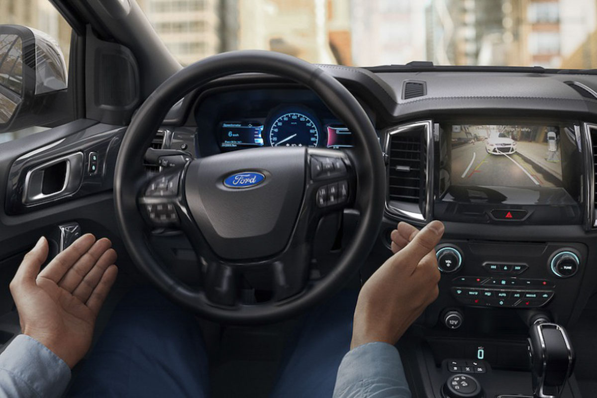 Đánh giá xe Ford Everest Titanium 2.0L Bi-Turbo 2019: Hỗ trợ đỗ xe.