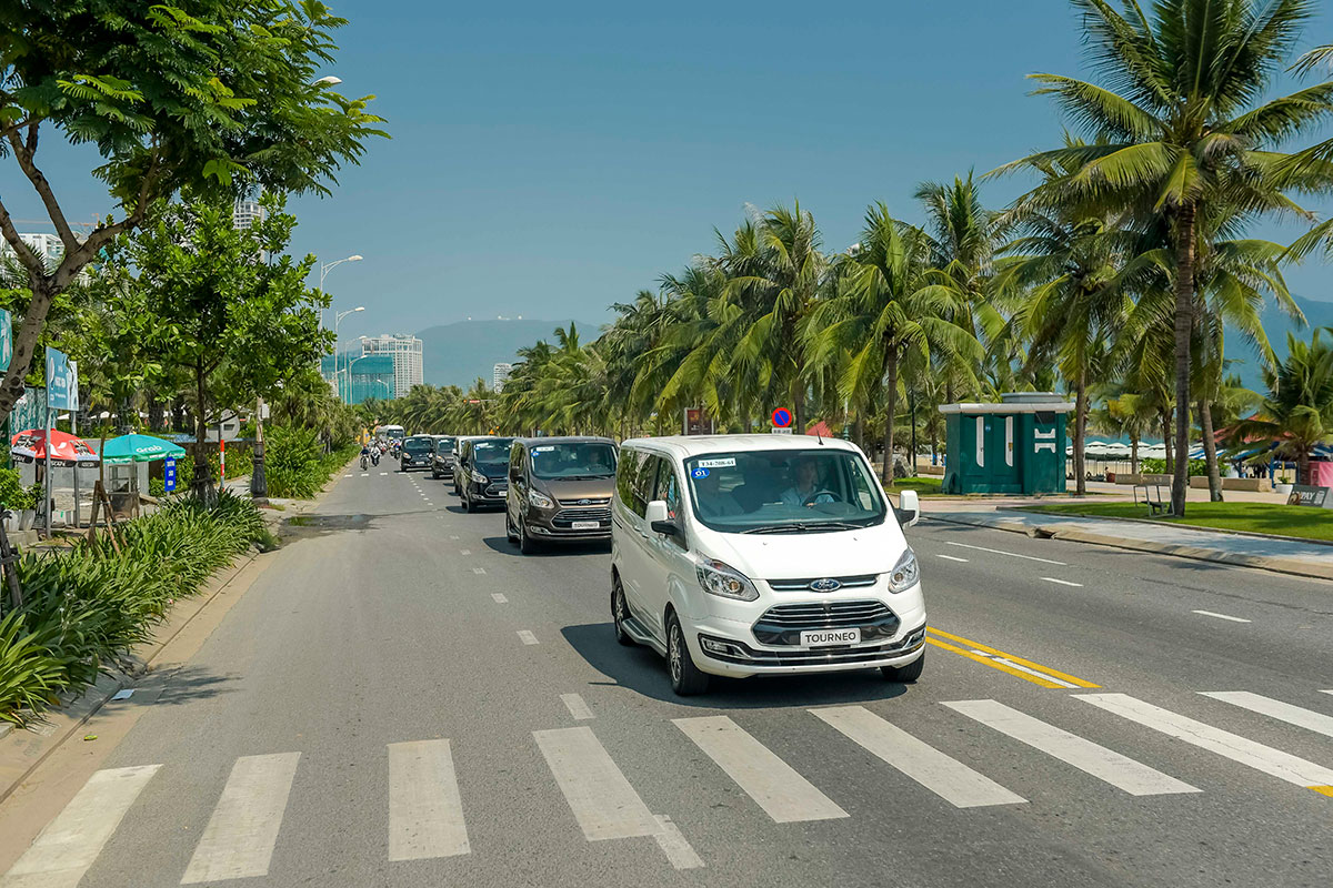 Hành trình trải nghiệm Ford Tourneo 2019.