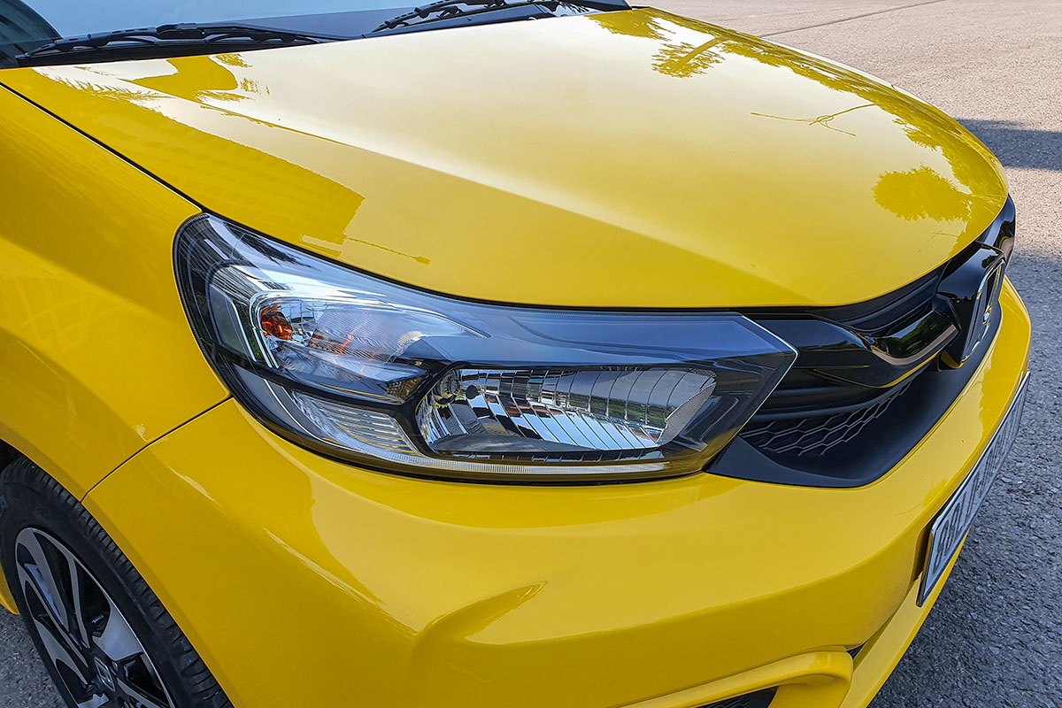 Đánh giá xe Honda Brio 2019: Cụm đèn pha halogen với dải LED chiếu sáng ngày ẩn phía dưới 1.