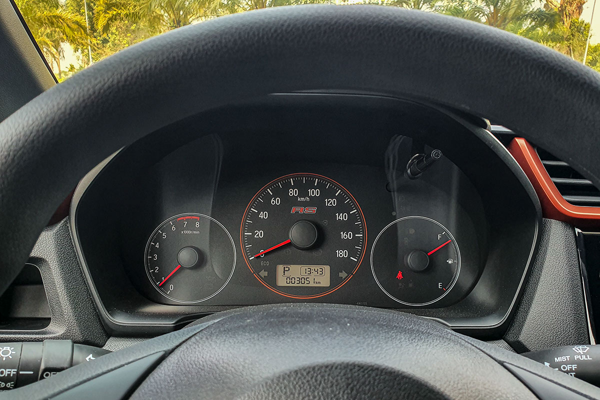 Đánh giá xe Honda Brio 2019: Cụm đồng hồ.