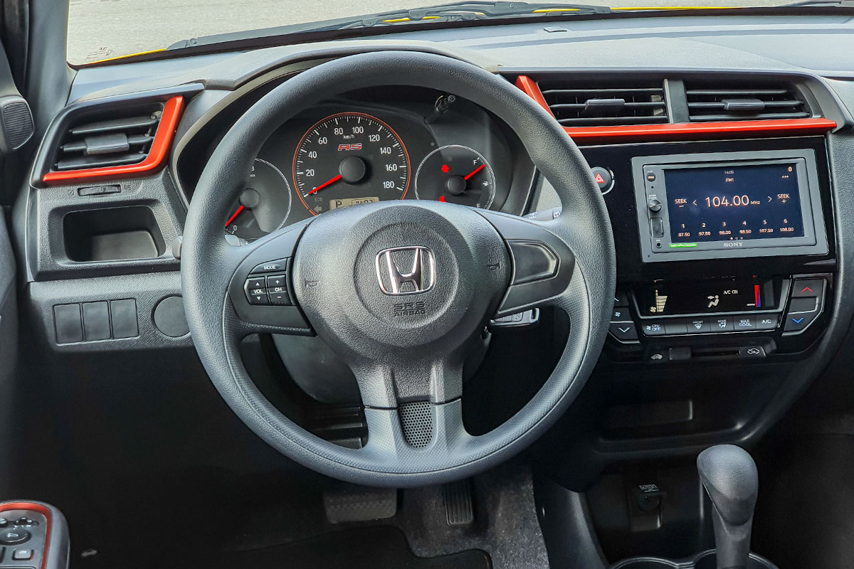 Đánh giá xe Honda Brio 2019: Vô lăng 3 chấu gật gù 1