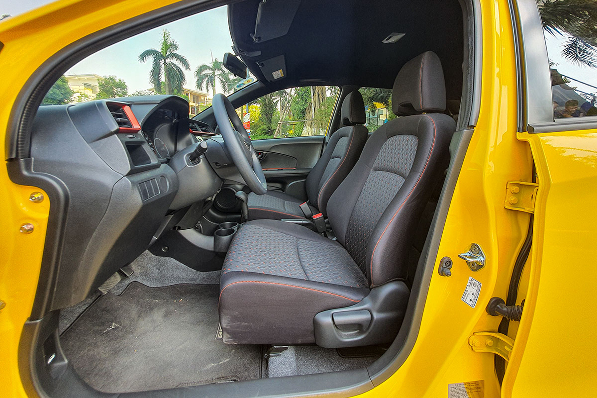 Đánh giá xe Honda Brio 2019: Ghế ngồi phía trước.