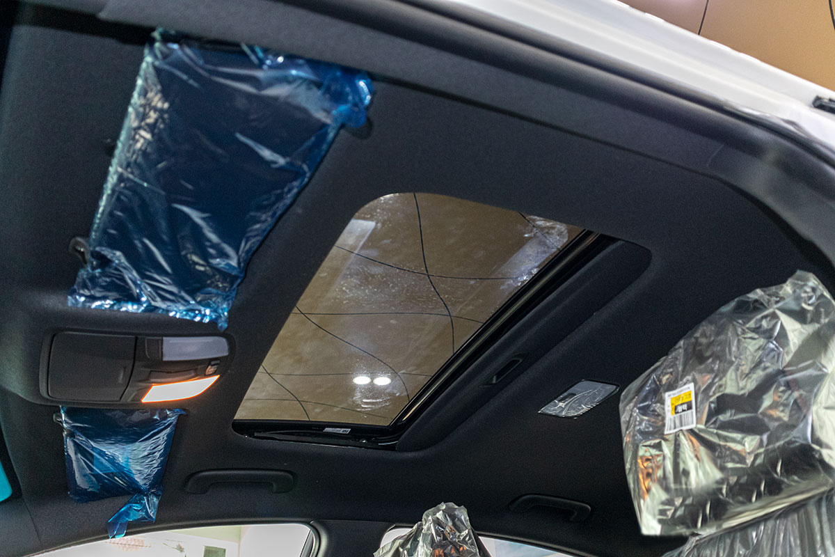 Đánh giá xe Hyundai Elantra 2019: Cửa sổ trời.
