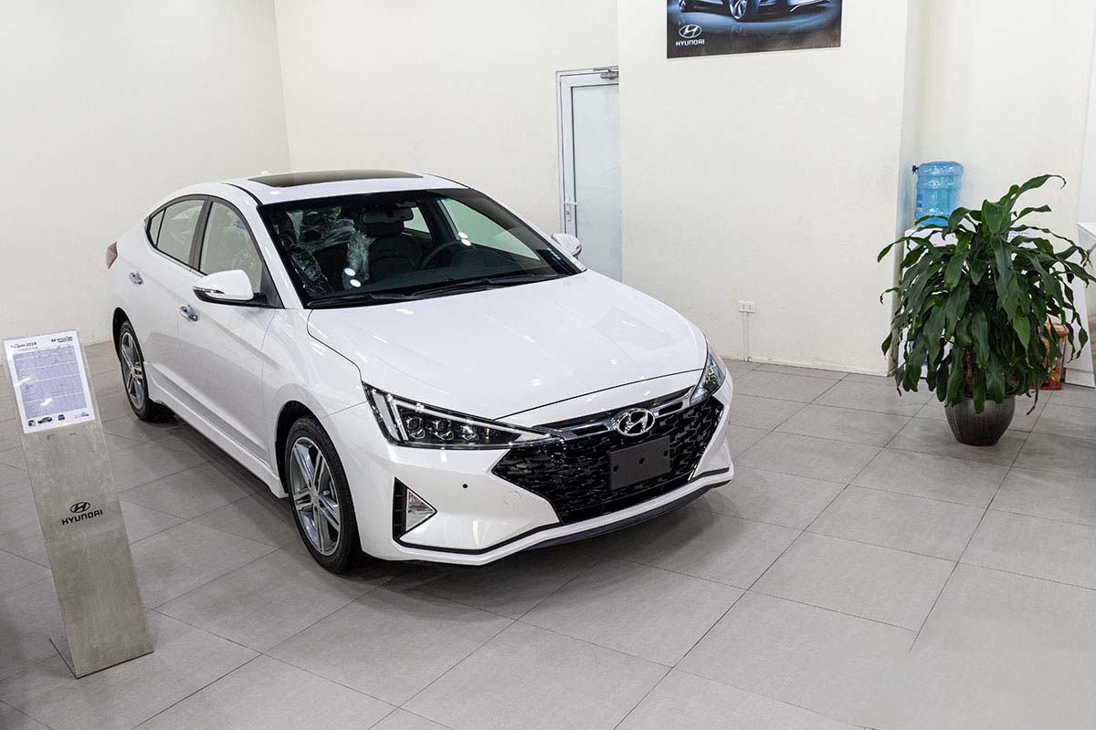 Đánh giá xe Hyundai Elantra 2019: Đầu xe được thay đổi rât nhiều.
